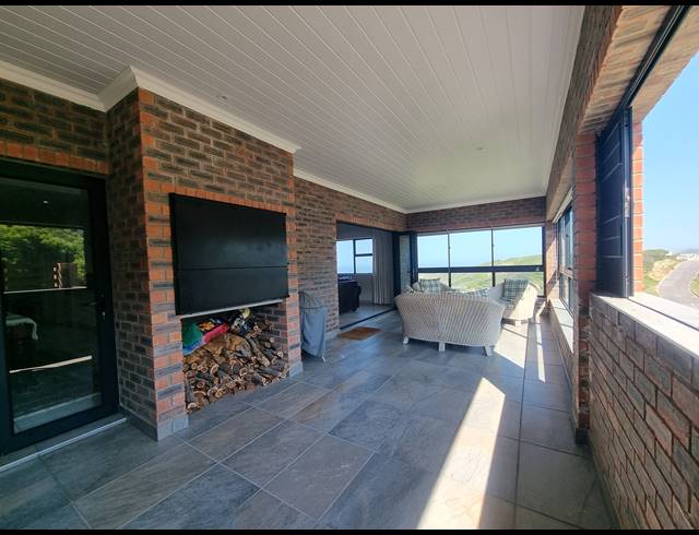 4 BEDROOM HOUSE FOR SALE IN DANA BAY